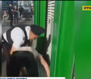 В аеропорту Домодєдово поліцейський жорстоко побив пасажира
