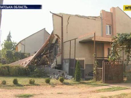 Мощный взрыв разрушил жилой дом в Закарпатье