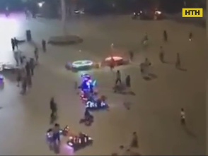 У Китаї машина влетіла в натовп людей