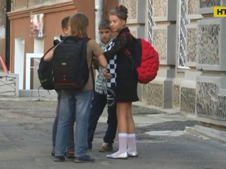 Отец третьеклассника решил уладить конфликт между школьниками с помощью топора