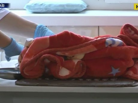 На Николаевщине новорожденного мальчика подбросили под дверь больницы