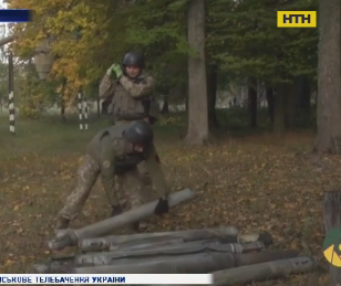 На территории военного арсенала под Ичней четвертый день ликвидируют последствия взрывов