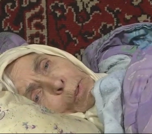 Вигнали на вулицю: в Енергодарі покинута родичами 80-річна жінка живе у злиднях