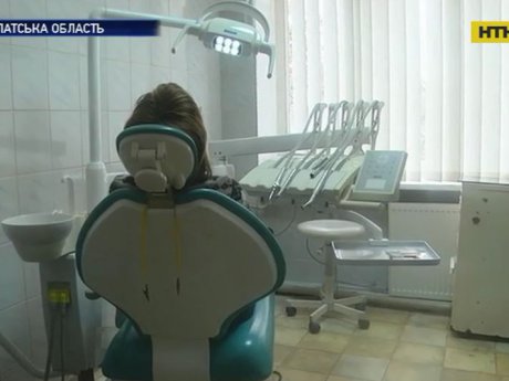 На Закарпатті стоматолог забув голку в горлі дитини