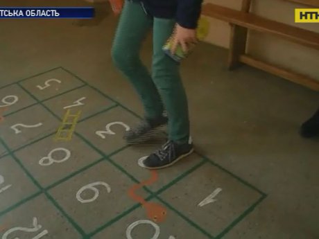 В одной из школ Ужгорода детям запретили пользоваться мобильными