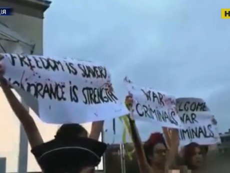 Femen влаштували оголений мітинг у Франції