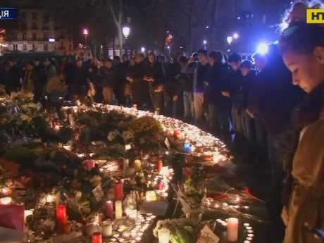 У Франції сьогодні згадували жертв кривавих терактів, які сколихнули світ 3 роки тому