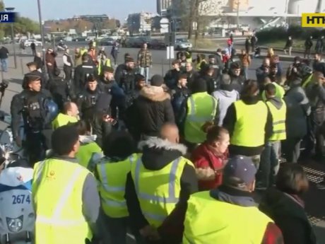 Во Франции митингуют против дорогого бензина
