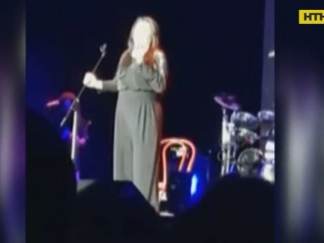 Певица Лолита попала в больницу прямо с концерта в Беларуси