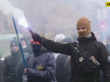 В Киеве радикалы не давали работать огромному ТРЦ