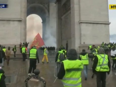 Более 100 митингующих задержала полиция в Париже