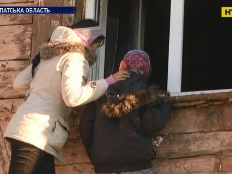 На Закарпатті 11-річна дівчинка винесла з палаючого будинку 4 братів та сестер