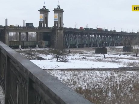 На Полтавщині відомий міст через Дніпро може будь-якої миті розвалитися