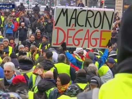 Во Франции снова митингуют "желтые жилеты"