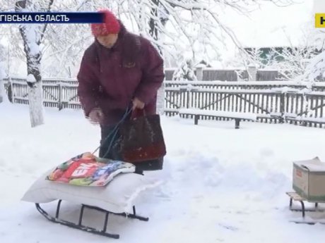 На Чернігівщині соцпрацівники переміщаються на санчатах