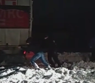 Более 900 машин стоят в снежном плену в Центральной Украине