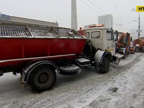 Киев засыпает снегом с самого утра