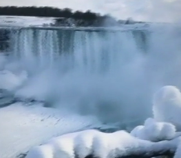 Из-за снежного шторма в США замерзает Ниагарский водопад