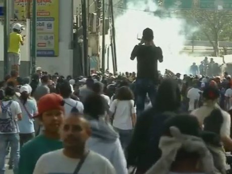 В Венесуэле 3 день продолжается гражданский конфликт и двоевластие