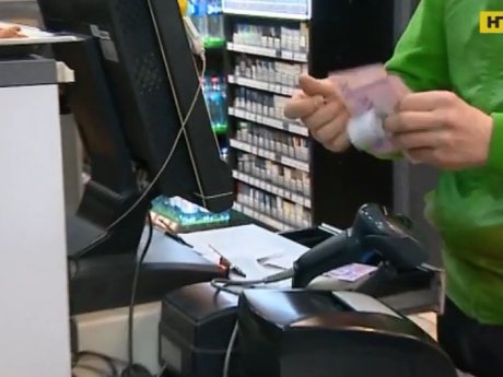 Отныне украинцы смогут снимать деньги в кассах супермаркетов, магазинов и АЗС