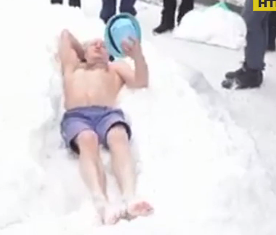55-річний чоловік у самих трусах півгодини пролежав під снігом