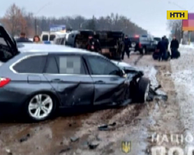 В Житомирі перекинувся конвойний автомобіль з арештантами