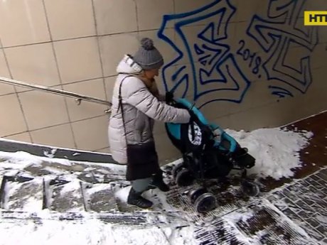 В Украине люди с инвалидностью не могут выйти на улицу из-за неприспособленных подъездов