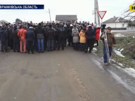 Жители Ивано-Франковской области перекрыли дорогу, чтобы предотвратить очередную смертельную аварию
