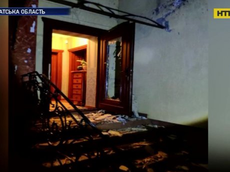 Будинок матері одного із закарпатських бізнесменів обстріляли із гранатомета