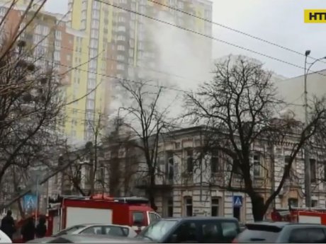 У Києві вже втретє лише за тиждень невідомі підпалюють історичну будівлю в середмісті