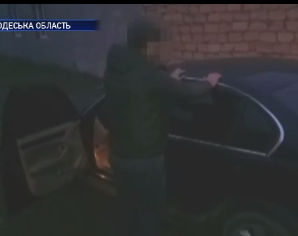 В Одеській області пограбували сімейну на пару на парковці гіпермаркету