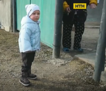 На Хмельниччині понад п’ять годин шукали 2-річну дитину