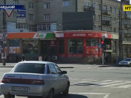 В Хмельницком правоохранители ищут тех, кто включил порно на большом экране в центре города