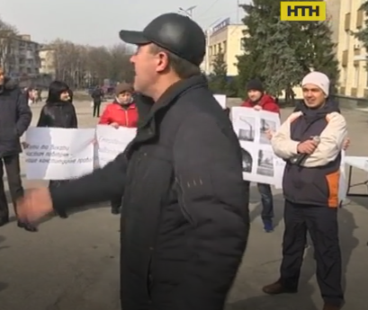 На Дніпропетровщині мешканці повстали проти підприємства, що отруює їхнє життя