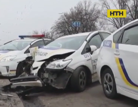 Поліцейський розбив службовий Пріус в Києві