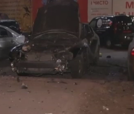 В Киеве, на парковке супермаркета, взорвался автомобиль