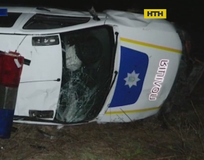 Поліцейський автомобіль вискочив на зустрічну смугу і спричинив ДТП на Тернопільщині