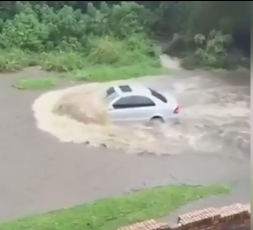 Более 50 человек стали жертвами наводнения в Южной Африке