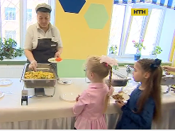 Столичные школы постепенно переходят на систему питания "шведский стол"