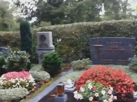 Пластиковые цветы на кладбищах представляют смертельную опасность