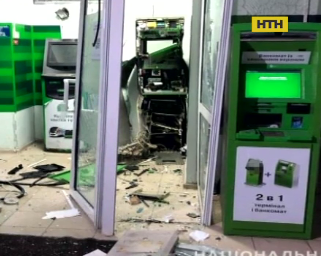 У Києві невідомі підірвали банкомат просто у відділенні банку