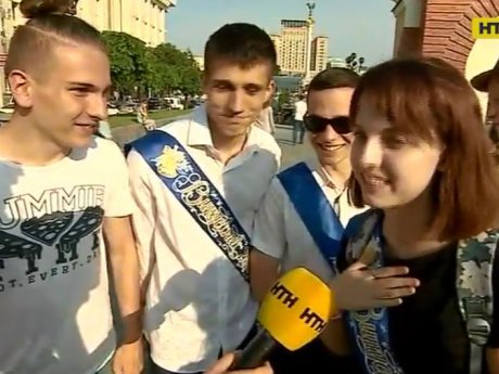 Последний звонок прозвучал сегодня для тысяч украинских школьников