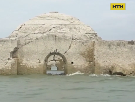 Храм прямо посреди водохранилища появился в Мексике