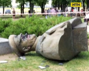 В Харькове снесли памятник маршалу Жукову