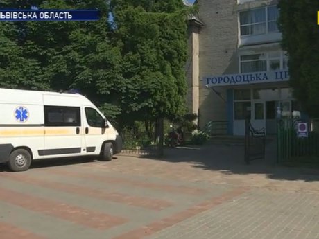 На Львівщині на стоматолога накинувся пацієнт з ножем