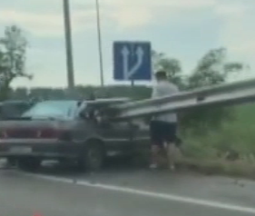 Під Києвом водій заснув за кермом і вилетів з дороги, 2 людини загинули