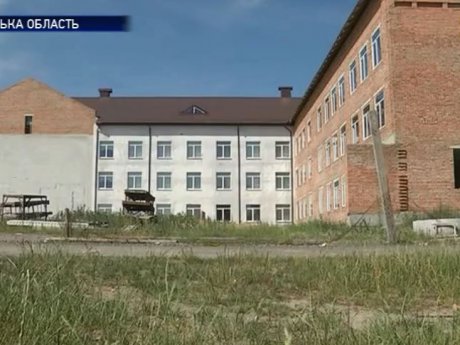 Школа за 40 миллионов гривен разваливается на Ровенщине