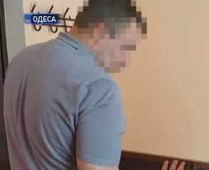 В Одессе задержали злоумышленника, который под видом правоохранителя грабил иностранцев