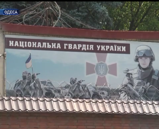 Боец Нацгвардии, который выстрелил себе в голову в помещении райсуда Одессы, умер в больнице