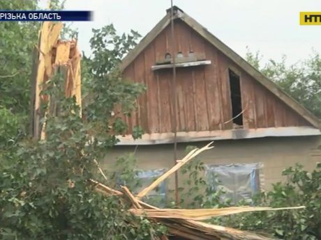 В Запорожской области ремонтируют дома после мощного урагана